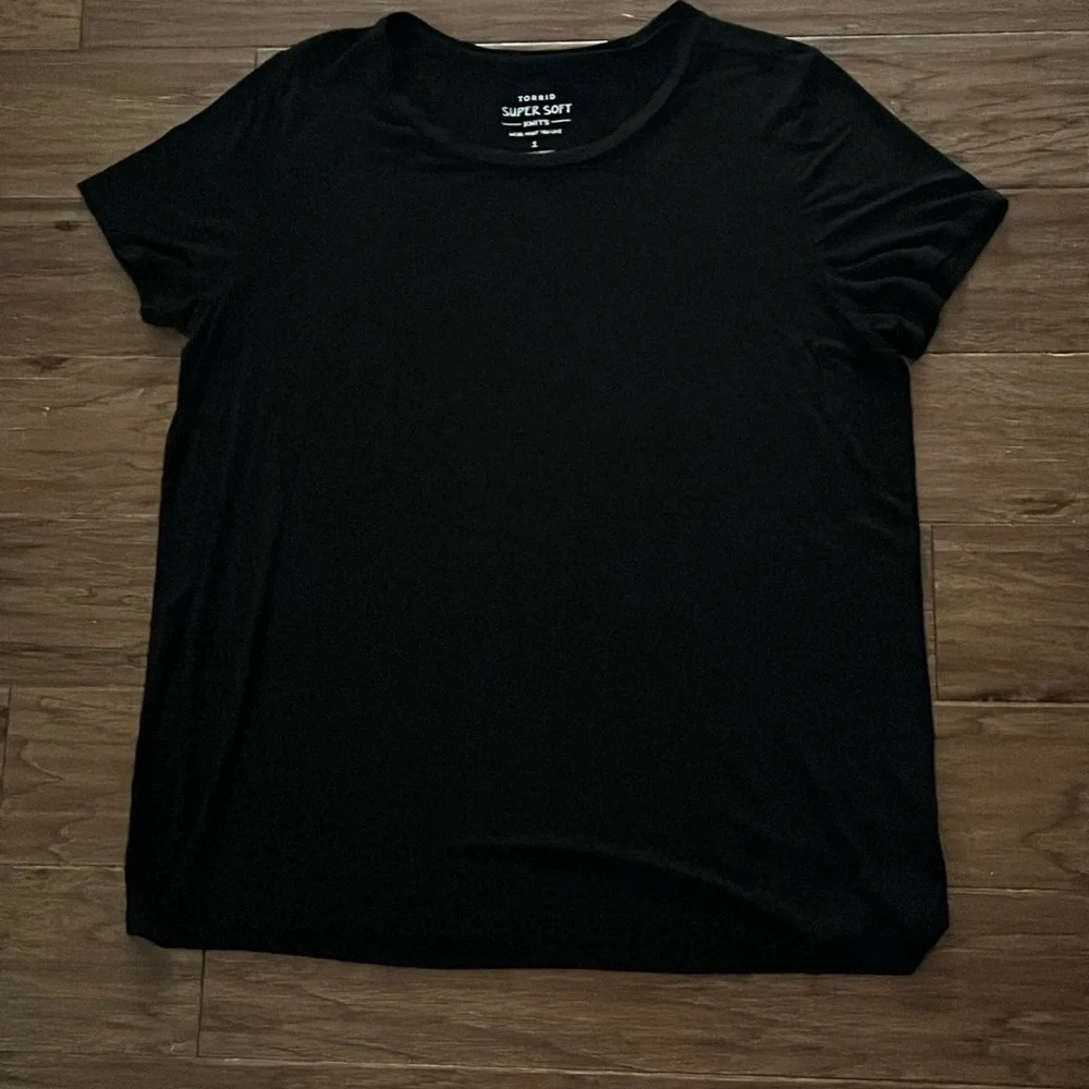 torrid Size 1 (1X)  Super Soft Short Sleeve Black Shirt